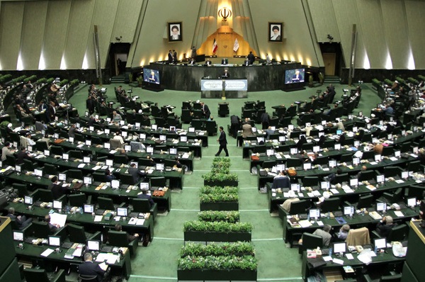 گزارش کمیسیون شوراها درمورد علل ممانعت از برگزاری سخنرانی مطهری در مشهد در دستور کار پارلمان