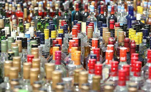 تولید مشروبات الکلی تقلبی با برند نوشابه‌های معروف در کرمانشاه