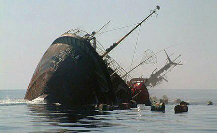 لنج ۲۰۰ تنی بازرگانان قشم با ۷ سرنشین در دریا غرق شد / خسارت ۷۰ میلیاردی