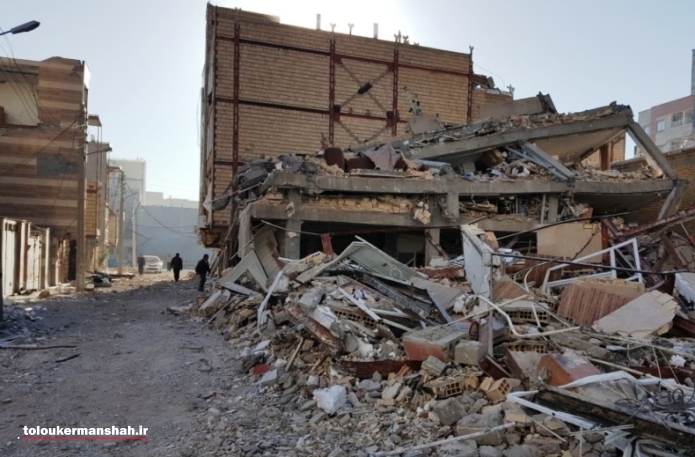 صاحبان واحدهای صددرصد تخریبی زلزله زده لوازم خانگی می‌گیرند