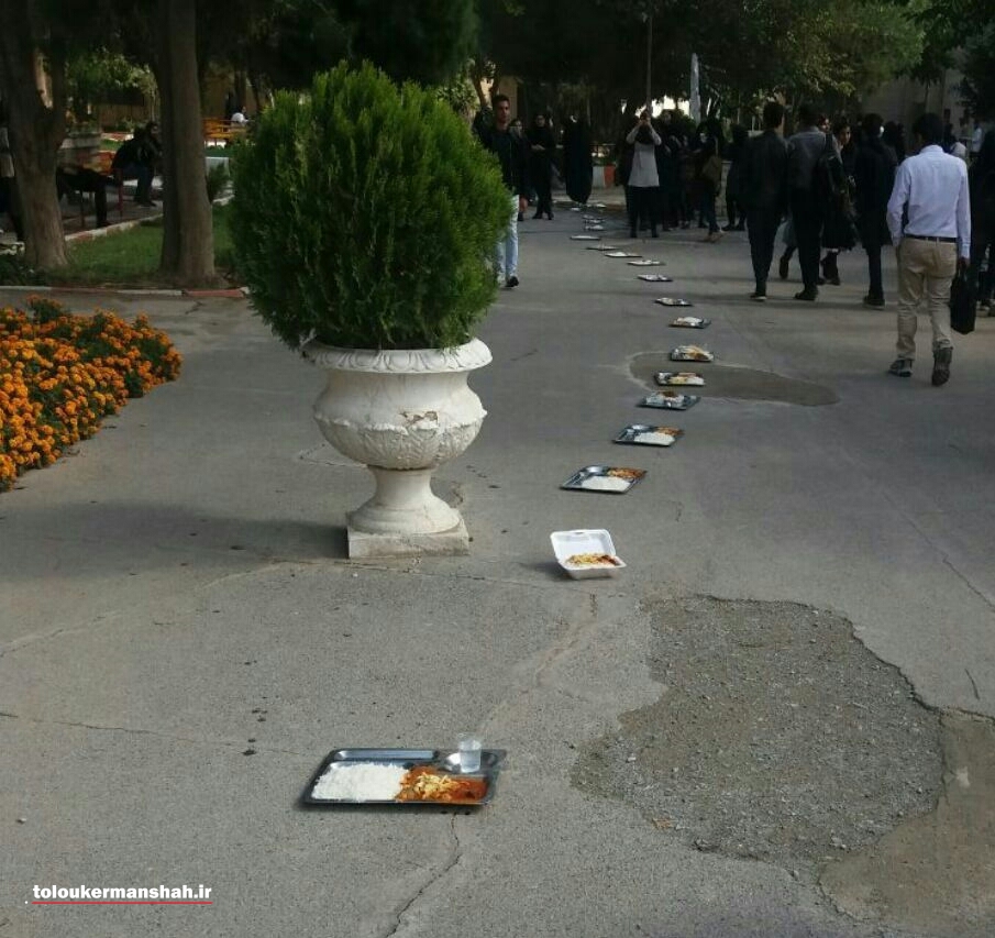 دانشجویان دانشگاه رازی کرمانشاه ظهر امروز در اعتراض به مشکلات صنفی و رفاهی تجمع کردند