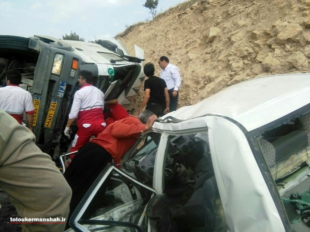 پنج کشته و زخمی در تصادف محور پل سیمره
