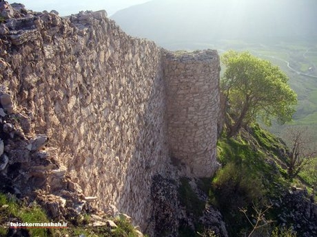 آسیب زلزله به قلعه های باستانی استان کرمانشاه
