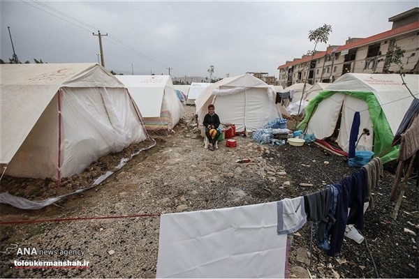 زلزله‌زدگان کرمانشاه زندگی در اردوگاه را نپذیرفتند
