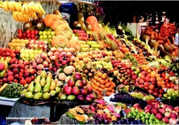 با توجه به کاهش قدرت خرید مردم قیمت میوه ها نیز رو به کاهش است