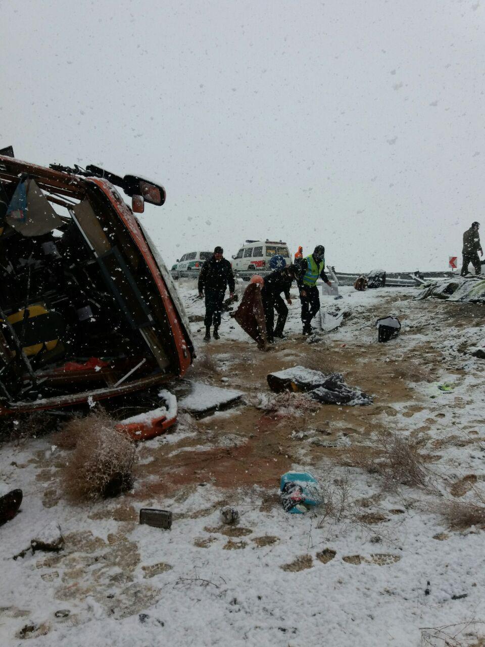 اسامی ۲۱ مصدوم حادثه واژگونی اتوبوس تهران به کرمانشاه در محور ساوه به همدان