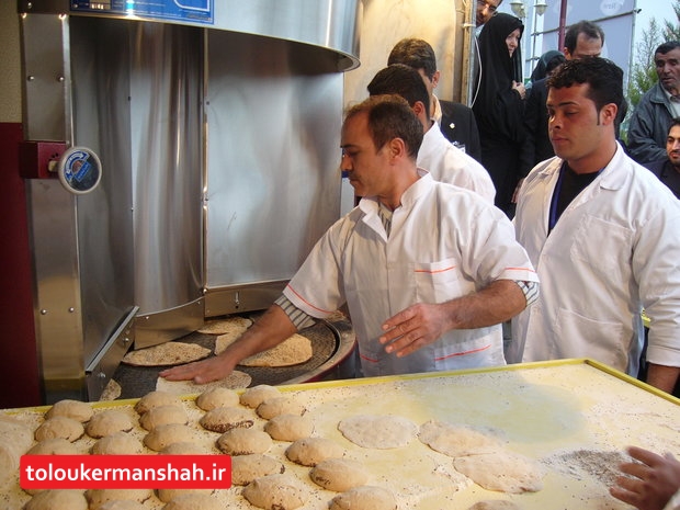 فروش آرد به نانوایی‌های آزادپز از طریق سامانه صورت می‌گیرد