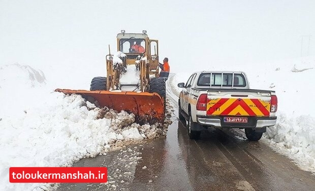 بازگشایی راه ارتباطی ۲۴۹ روستای گرفتار در برف