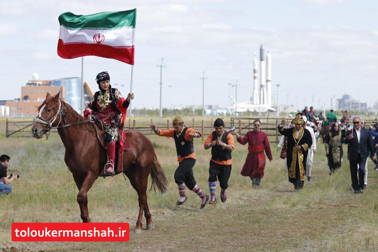 حضور “مهتاب باباحیدری” بانوی کمانگیر روی اسب کُرد در جشنواره فرهنگی قزاقستان