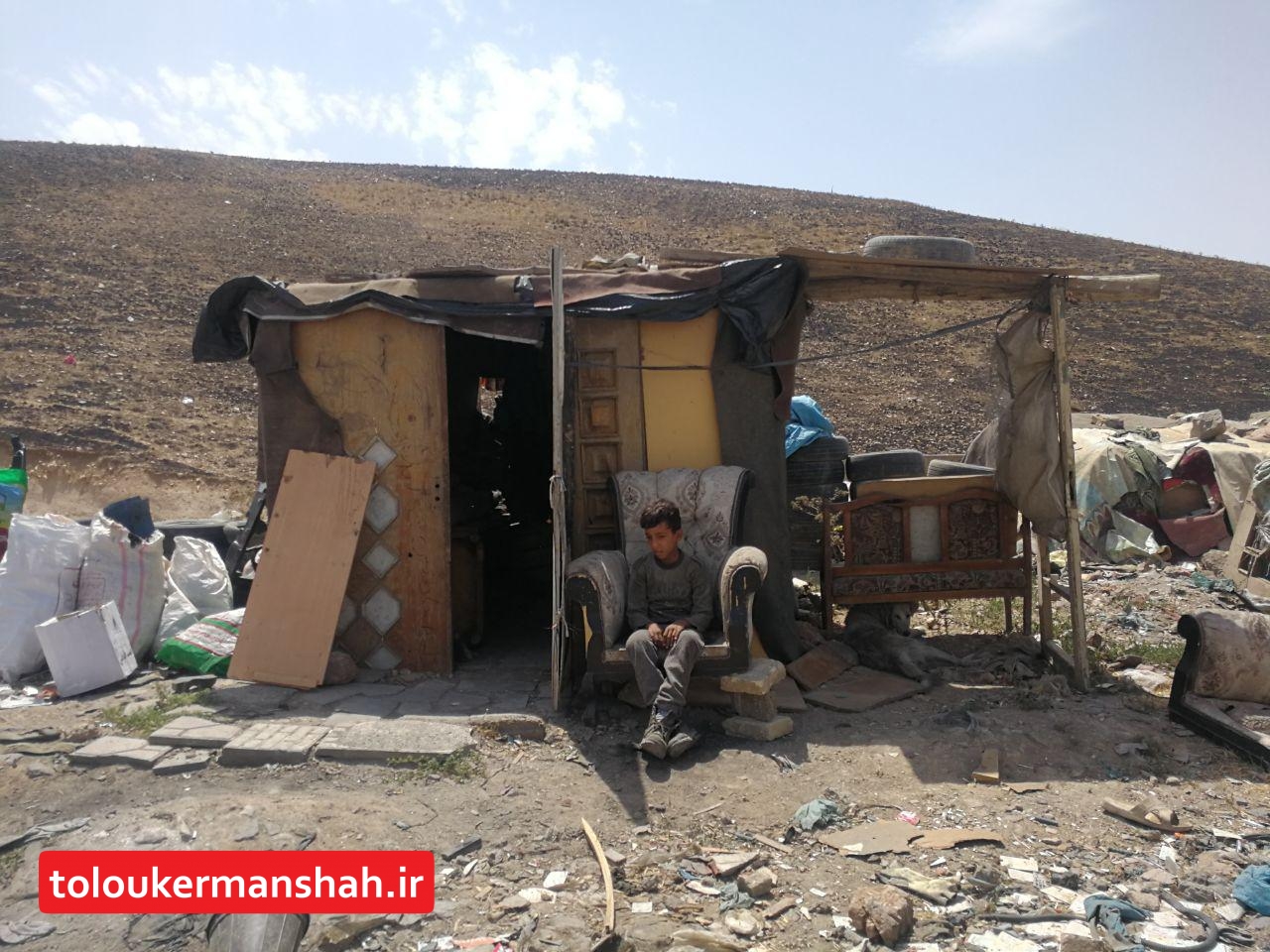 ناکجا آبادی در خوش آب و هوا ترین منطقه کرمانشاه/زندگی در دل پسماندهای بیمارستانی/وجود چندین آلونک دست ساخته زباله گردها در محل ورود ممنوع دفع پسماندهای عفونی!+فیلم و تصاویر تکان دهنده