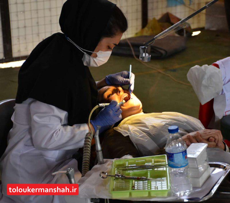 ارائه خدمات رایگان دندانپزشکی به بیش از ۶۰۰ نفر از اهالی مناطق زلزله زده ثلاث باباجانی