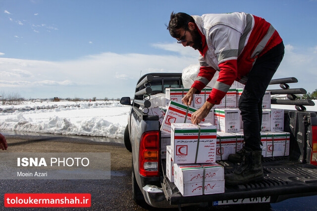 امدادرسانی به ۷۶ مسافر گرفتار در برف در جاده‌های کرمانشاه