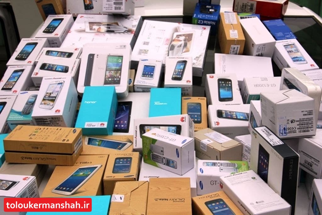 ۲۴ دستگاه گوشی تلفن همراه قاچاق در کرمانشاه کشف شد