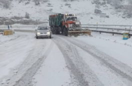 بارش برف ۲۲ محور روستایی را در استان کرمانشاه مسدود کرد/از سفرهای غیر ضروری خودداری کنید