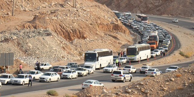 ترافیک “سنگین” محورهای بازگشت زوار در کرمانشاه/ زوار برای بازگشت عجله نکنند