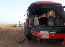 تصادف اتوبوس با تریلی در کرمانشاه، ۱۶ مصدوم به جای گذاشت