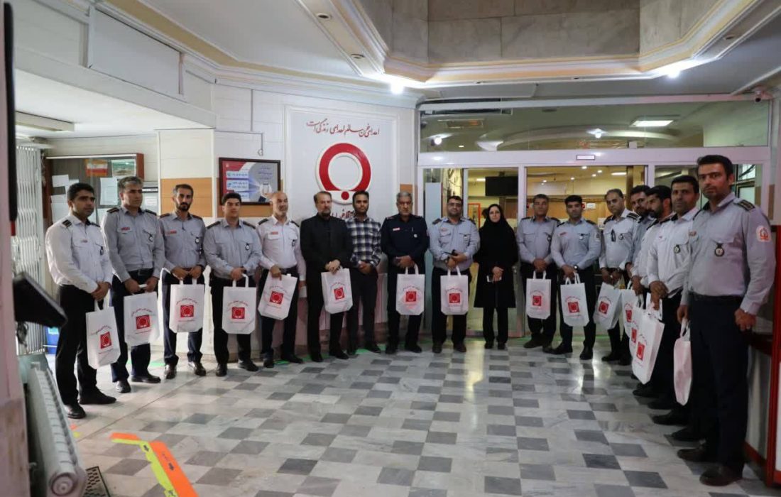 حضور ۲۵ آتش‌نشان کرمانشاهی در سازمان انتقال خون به منظور اهدا خون