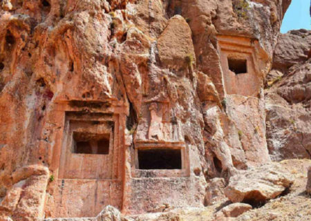 آیا می‌دانید قدیمی‌ترین مقابر صخره‌ای ایران کجاست؟