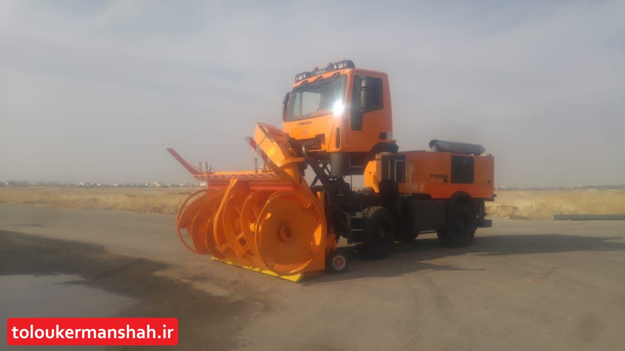 آماده باش ۱۲۰۰ نیروی خدماتی و ۵۰ دستگاه ماشین آلات در ستاد برف روبی شهرداری کرمانشاه