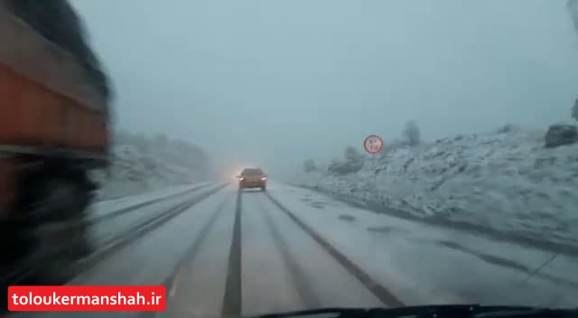 تردد در جاده های کرمانشاه جریان دارد/بارش برف در محورهای اورامانات