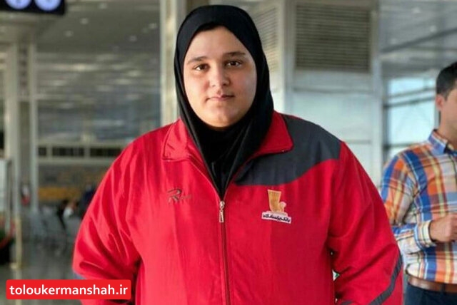 هانیه عاشوری مدالهایش را به مقام معظم رهبری تقدیم میکند