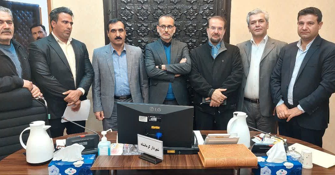 شهردار کرمانشاه کام رانندگان آژانس شهرداری را شیرین کرد