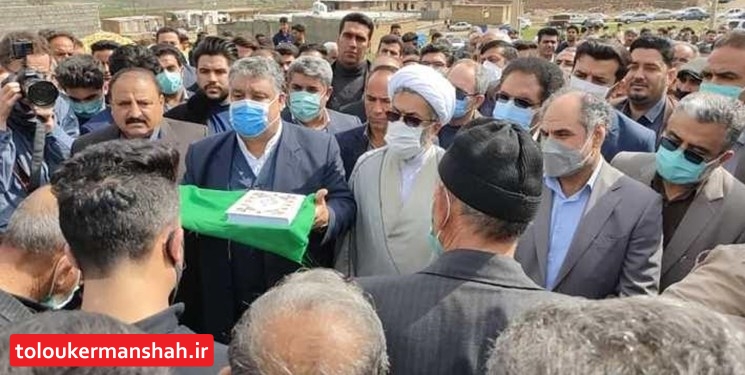 آئین سنتی «خون صلح» خصومت ۱۲ ساله را بین دوطایفه در اسلام‌ آبادغرب به پایان رساند