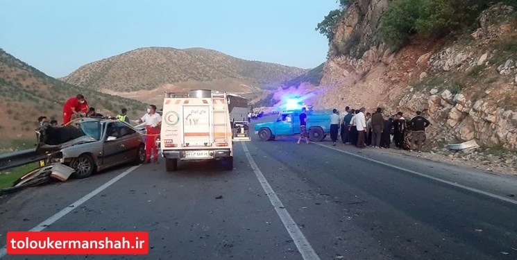 تصادف زنجیرهای اتوبوس و ۲ خودرو در محور اسلام آبادغرب ـ حمیل با ۴ کشته و ۱۳ مصدوم