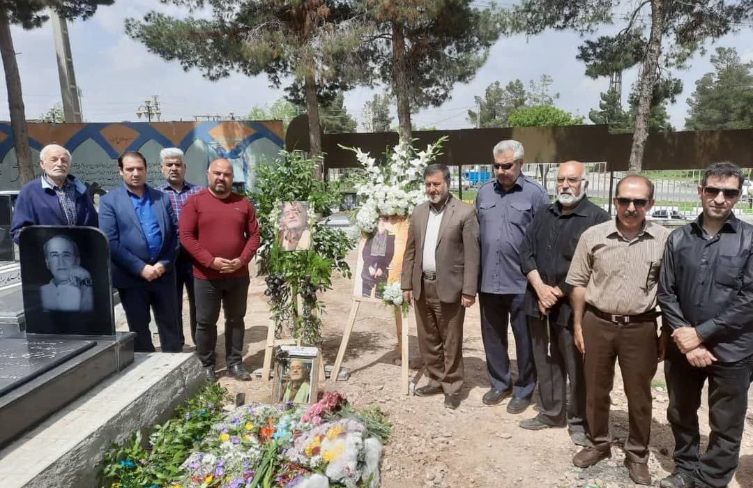 مراسم چهلم درگذشت خالق ۲ کاج برپا شد