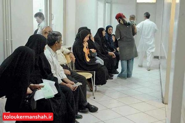 “ویزیت گروهی” در مطب پزشکان تخلف است/ مردم به سامانه ۱۹۰ شکایت کنند