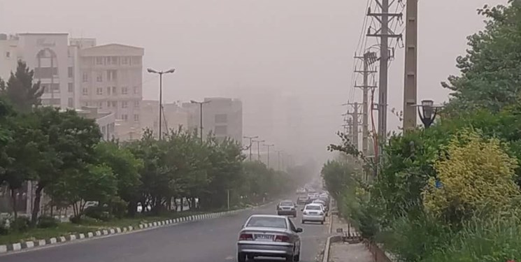 غبار آلود شدن هوای برخی شهرهای استان کرمانشاه براثر وزش شدید باد