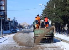 آماده باش نیروهای خدمات شهری کرمانشاه/نمک پاشی منطقه چهار و پنج انجام شد
