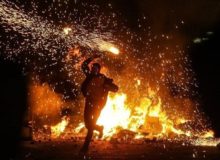۱۷ عملیات آتش‌نشانی در شب چهارشنبه سوری کرمانشاه/ ۳ خانه در آتش سوخت
