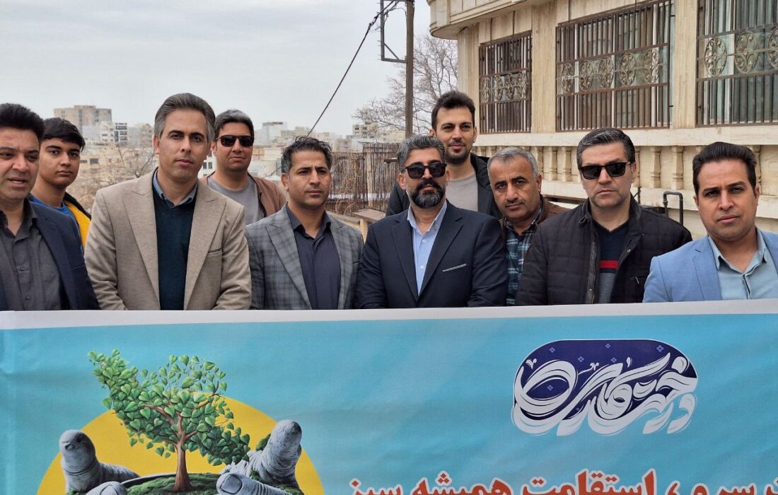  به همت سازمان سیما، منظر و فضای سبز شهرداری کرمانشاه انجام شد؛کاشت نهال در خیابان شورا