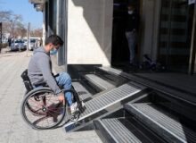 افراد کم‌توان و معلول باید امکان دسترسی به اماکن مورد نیاز را داشته باشند