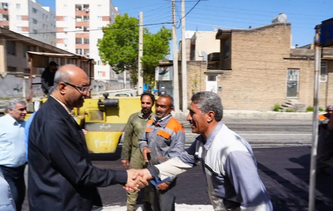 آسفالتریزی ۲۵۰ هزار تنی طی ۷ ماهه نخست سال در دستور کار شهرداری کرمانشاه است